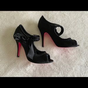 Black Betsey Johnson Bow Tie Heels Size 6